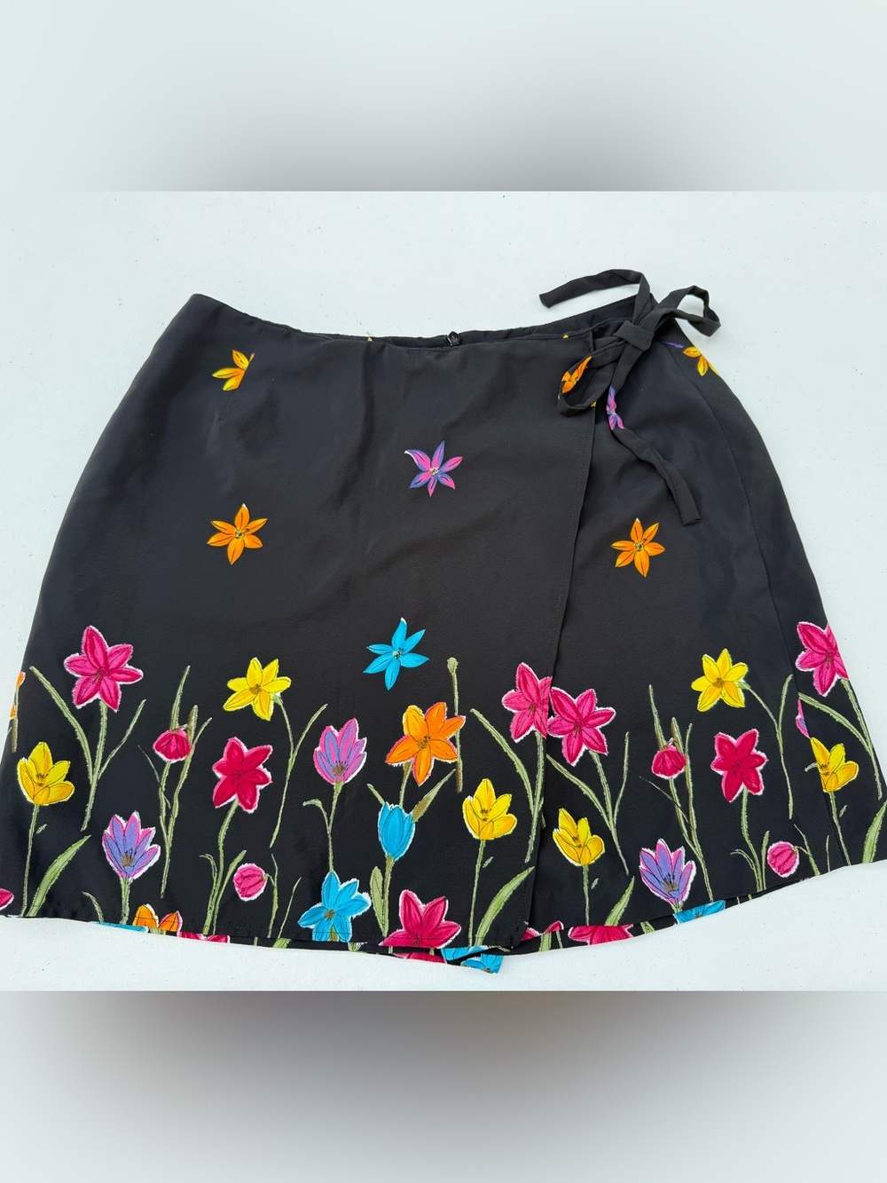 Vintage Caché Floral mini short , size M